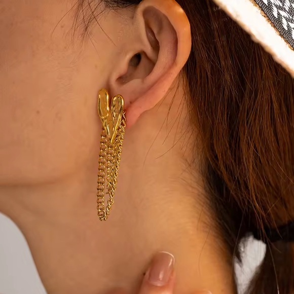 Casually Gold Heart Earrings - Picture 6 of 8